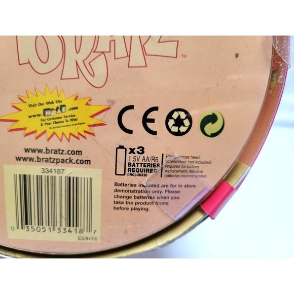 Talking Bratz 9.5" Chloe Doll on Base MGA New in Sealed Box Cell Phone Charm - Picture 9 of 12